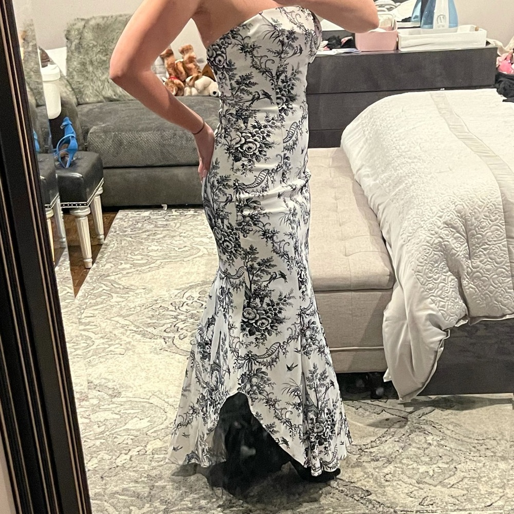 Gown - Picture 8 of 10